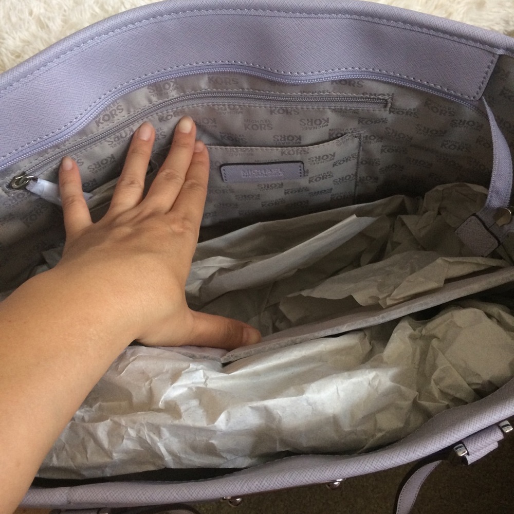 Michael Kors lavender large tote - Picture 5 of 7